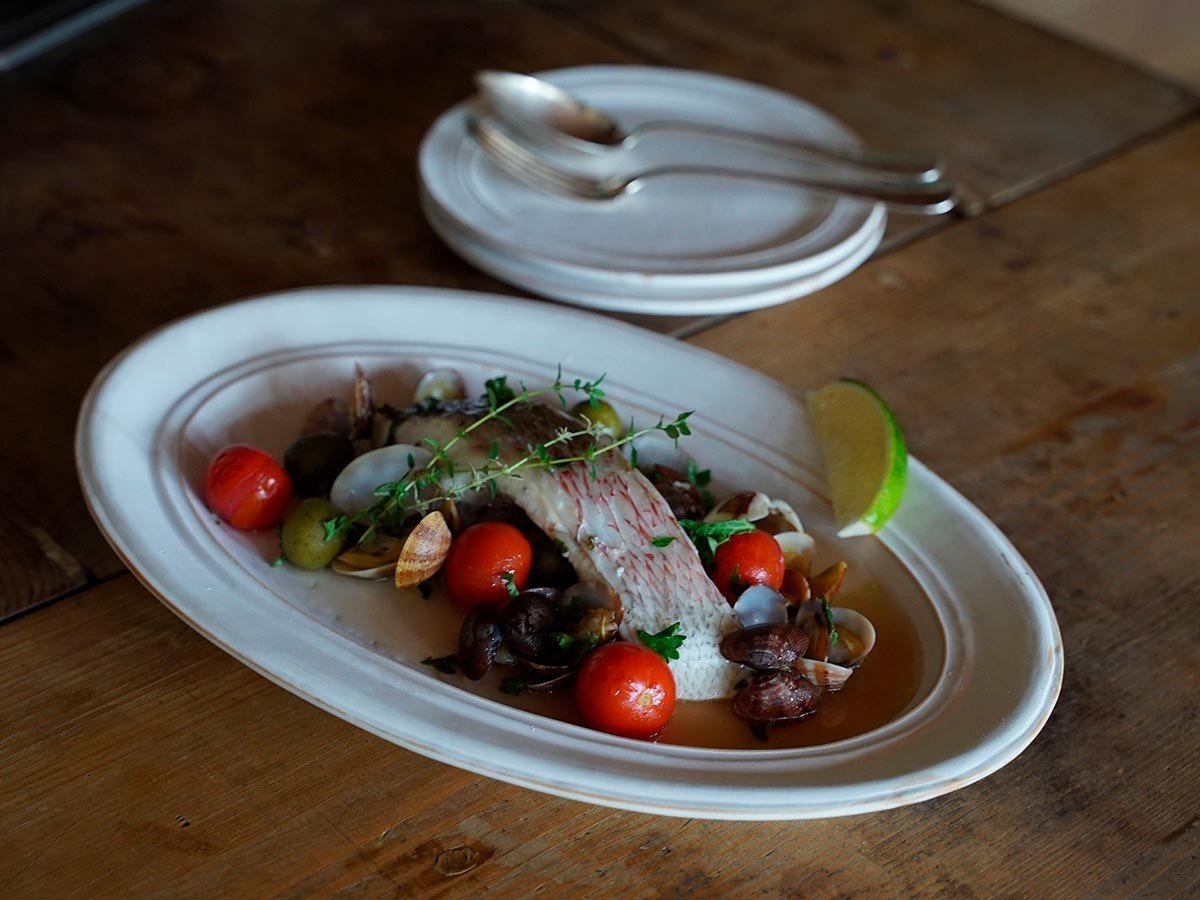 【ミシンポタリークリエーション/MISHIM POTTERY CREATION / GOODS】のStiLL oval plate + stand / スティル オーバルプレート + スタンド(胡粉) インテリア・キッズ・メンズ・レディースファッション・服の通販 founy(ファニー) 　アクセサリー　Fashion Accessories　アンティーク　Antique-Inspired　オーバル　Oval Design　スタンド　Stand Collar, Upright Stand　皿　Plate, Dish　テーブル　Table, Dining Table　デザート　Dessert, Sweet Treat　ハンド　Hand, Handmade　プレート　Plate, Dish　送料無料　Free Shipping　|ID: prp329100004239723 ipo3291000000035327574