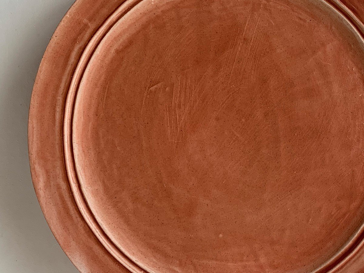 【ミシンポタリークリエーション/MISHIM POTTERY CREATION / GOODS】のStiLL round plate L / スティル ラウンドプレート L(薄緋) インテリア・キッズ・メンズ・レディースファッション・服の通販 founy(ファニー) 　アンティーク　Antique　シンプル　Simple　皿　Dish　テーブル　Table　ハンド　Hand　プレート　Plate　ラウンド　Round　参考イメージ|ID: prp329100004239731 ipo3291000000029398631