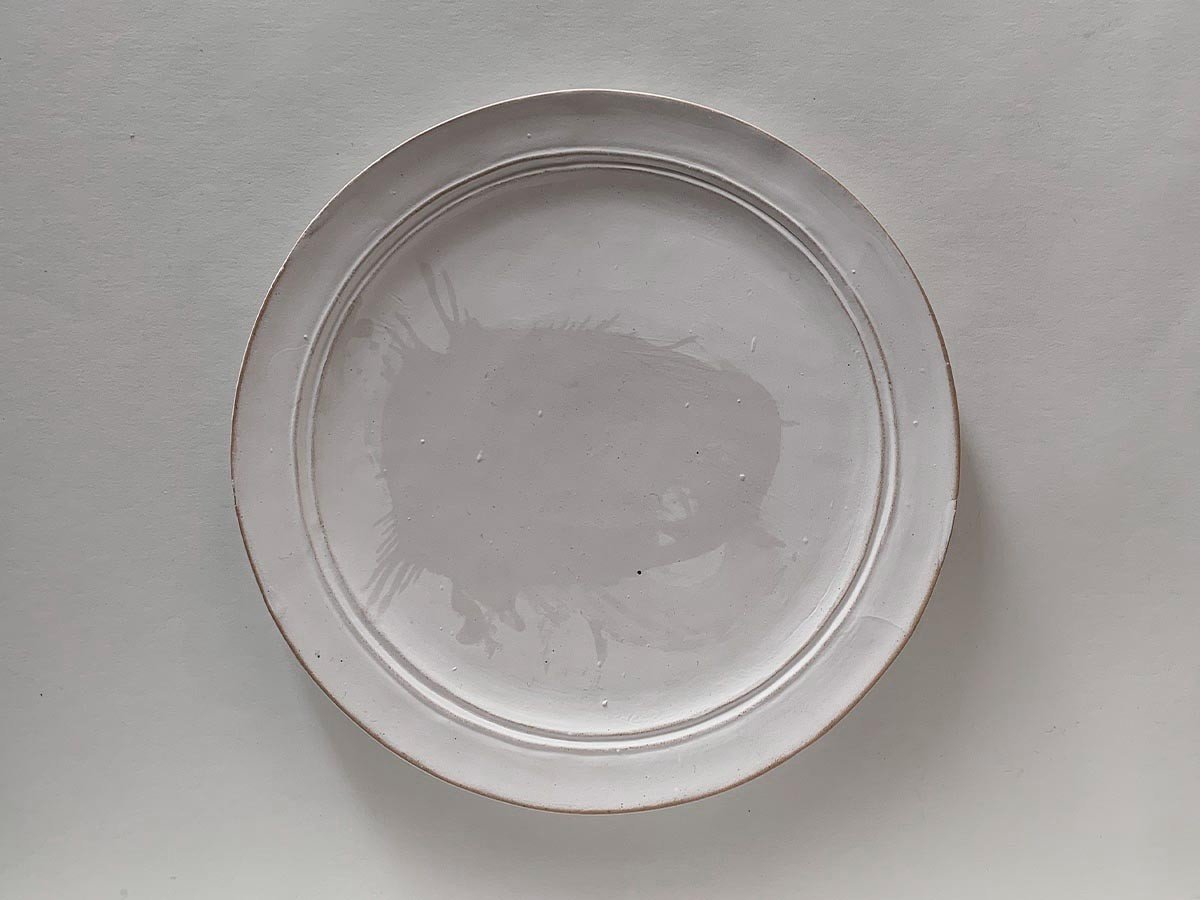 【ミシンポタリークリエーション/MISHIM POTTERY CREATION / GOODS】のStiLL round plate S / スティル ラウンドプレート S(胡粉) インテリア・キッズ・メンズ・レディースファッション・服の通販 founy(ファニー) 　アンティーク　Antique　皿　Dish　テーブル　Table　ハンド　Hand　プレート　Plate　ラウンド　Round　オイルの拭き取り洗浄後|ID: prp329100004239736 ipo3291000000030162086