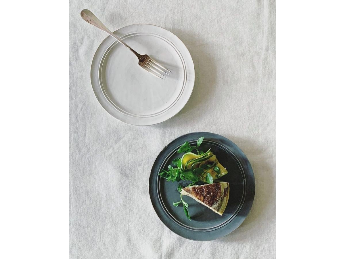 【ミシンポタリークリエーション/MISHIM POTTERY CREATION / GOODS】のStiLL round plate S / スティル ラウンドプレート S(胡粉) 人気、トレンドファッション・服の通販 founy(ファニー) 　アンティーク　Antique　皿　Dish　テーブル　Table　ハンド　Hand　プレート　Plate　ラウンド　Round　other-5|ID: prp329100004239736 ipo3291000000031467160