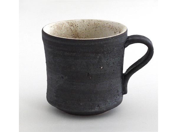 【ミシンポタリークリエーション/MISHIM POTTERY CREATION / GOODS】のfractal mug susu + hibi / フラクタル マグ(スス + ヒビ) インテリア・キッズ・メンズ・レディースファッション・服の通販 founy(ファニー) 　クラシカル　Classical　コレクション　Collection　シェイプ　Shape　シンプル　Simple　テーブル　Table　色の出方や濃さは1点ずつ異なります。鉄の成分がどの程度出るかによって、マットな黒であったり赤茶色がか|ID: prp329100004239740 ipo3291000000029398772