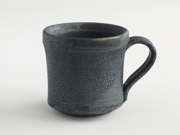 【ミシンポタリークリエーション/MISHIM POTTERY CREATION / GOODS】のfractal mug susu / フラクタル マグ(スス) インテリア・キッズ・メンズ・レディースファッション・服の通販 founy(ファニー) 　クラシカル　Classical　コレクション　Collection　シェイプ　Shape　シンプル　Simple　テーブル　Table　色の出方や濃さは1点ずつ異なります。鉄の成分がどの程度出るかによって、マットな黒であったり赤茶色がか|ID: prp329100004239741 ipo3291000000029398782