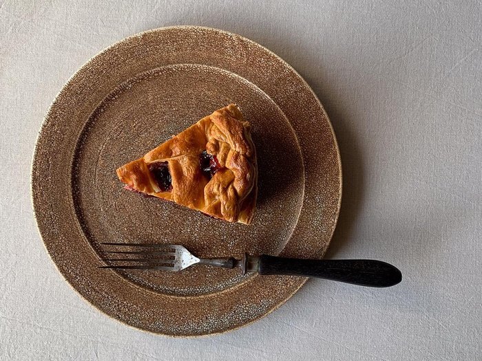 【ミシンポタリークリエーション/MISHIM POTTERY CREATION / GOODS】のfractal cake plate sabi / フラクタル ケーキプレート(サビ) インテリア・キッズ・メンズ・レディースファッション・服の通販 founy(ファニー) https://founy.com/ クラシカル Classical コレクション Collection シェイプ Shape シンプル Simple 皿 Dish テーブル Table プレート Plate |ID: prp329100004239746 ipo3291000000030162134