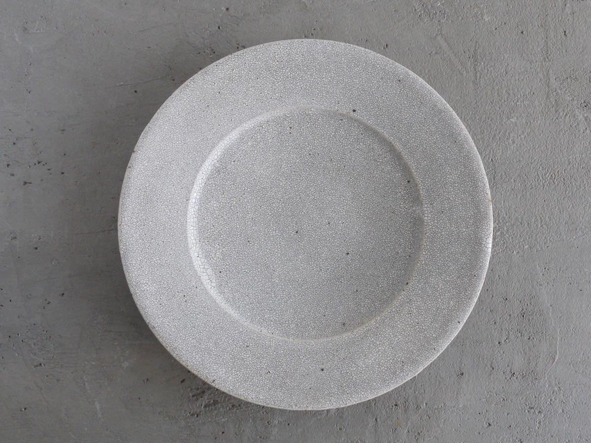 【ミシンポタリークリエーション/MISHIM POTTERY CREATION / GOODS】のfractal rim plate M hibi / フラクタル リムプレート M(ヒビ) インテリア・キッズ・メンズ・レディースファッション・服の通販 founy(ファニー) 　アンティーク　Antique　クラシカル　Classical　コレクション　Collection　シェイプ　Shape　シンプル　Simple　皿　Dish　テーブル　Table　フラット　Flat　プレート　Plate　色の出方や濃さは1点ずつ異なります。全体的に白っぽくなったり、サビの茶色や釉薬の青っぽい釉薬跡が出た|ID: prp329100004239748 ipo3291000000030162155