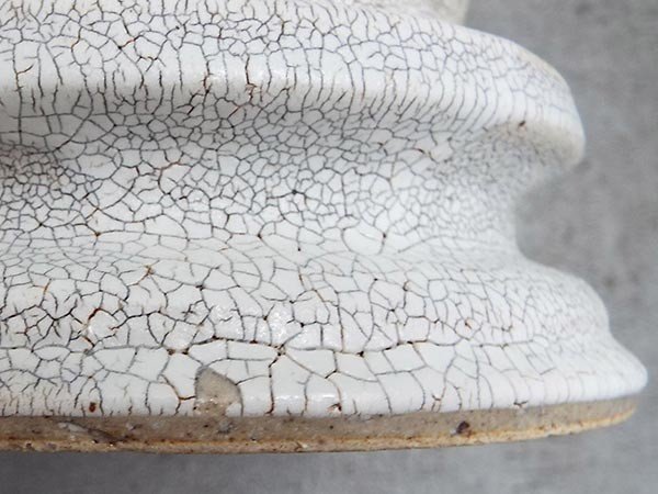 【ミシンポタリークリエーション/MISHIM POTTERY CREATION / GOODS】のfractal cake stand M hibi / フラクタル ケーキスタンド M(ヒビ) インテリア・キッズ・メンズ・レディースファッション・服の通販 founy(ファニー) 　アンティーク　Antique　ガラス　Glass　クラシカル　Classical　コレクション　Collection　シェイプ　Shape　シンプル　Simple　スタンド　Stand　センター　Center　皿　Dish　テーブル　Table　バランス　Balance　フラット　Flat　プレート　Plate　送料無料　Free Shipping　生産工程の中で梅花皮が剥がれたり取れることがありますが、釉薬をかけた後は自然に剥がれることはありませ|ID: prp329100004239751 ipo3291000000029398973