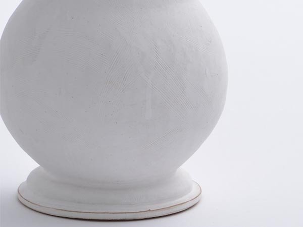 【ミシンポタリークリエーション/MISHIM POTTERY CREATION / GOODS】のStiLL flowervase / スティル フラワーベース(胡粉) インテリア・キッズ・メンズ・レディースファッション・服の通販 founy(ファニー) 　テクスチャー　Texture　バランス　Balance　フラワー　Flower　送料無料　Free Shipping　ホーム・キャンプ・アウトドア・お取り寄せ　Home,Garden,Outdoor,Camping Gear　家具・インテリア　Furniture　その他 インテリア雑貨、家具　Furniture, Interior, Others　制作工程上、色を掛け流す際につく指跡や、絵の具の飛沫跡、細かな黒点(窯の中に残る鉄分が付着したもの)|ID: prp329100004239759 ipo3291000000029399107