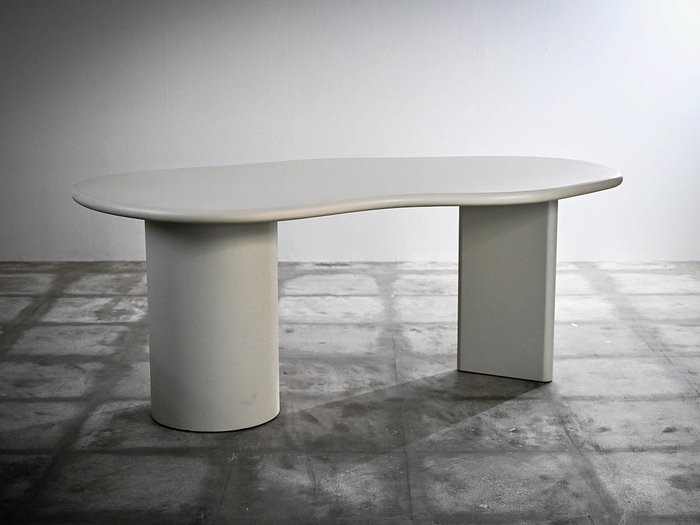 【オルグ/OLGUE / GOODS】のSurround Dining Table / サラウンド ダイニングテーブル 幅180cm インテリア・キッズ・メンズ・レディースファッション・服の通販 founy(ファウニー) https://founy.com/ アシンメトリー Asymmetrical Style ストーン Stone, Gem-Like テーブル Table, Dining Table デスク Desk, Work Desk フォルム Silhouette, Form ホーム・キャンプ・アウトドア・お取り寄せ Home Living / Home & Lifestyle / Camping Gear / Outdoor Camping 家具・インテリア Home Furniture & Interior. Stylish & Functional Living Spaces テーブル Dining, Coffee & Side Tables ダイニングテーブル・食卓テーブル Dining Tables |ID: prp329100004315688 ipo3291000000037060402