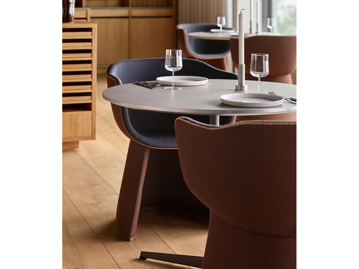 【フリッツ ハンセン/FRITZ HANSEN / GOODS】のMONOLIT / モノリット ダイニングチェア レザーパイピングなし CM220 インテリア・キッズ・メンズ・レディースファッション・服の通販 founy(ファニー) 　送料無料　Free Shipping　フォルム　Silhouette, Form　ホーム・キャンプ・アウトドア・お取り寄せ　Home Living / Home & Lifestyle / Camping Gear / Outdoor Camping　家具・インテリア　Home Furniture & Interior. Stylish & Functional Living Spaces　チェア・椅子　Seating & Chairs　ダイニングチェア・木製チェア　Dining Chairs　参考イメージ|ID: prp329100004319144 ipo3291000000034696459