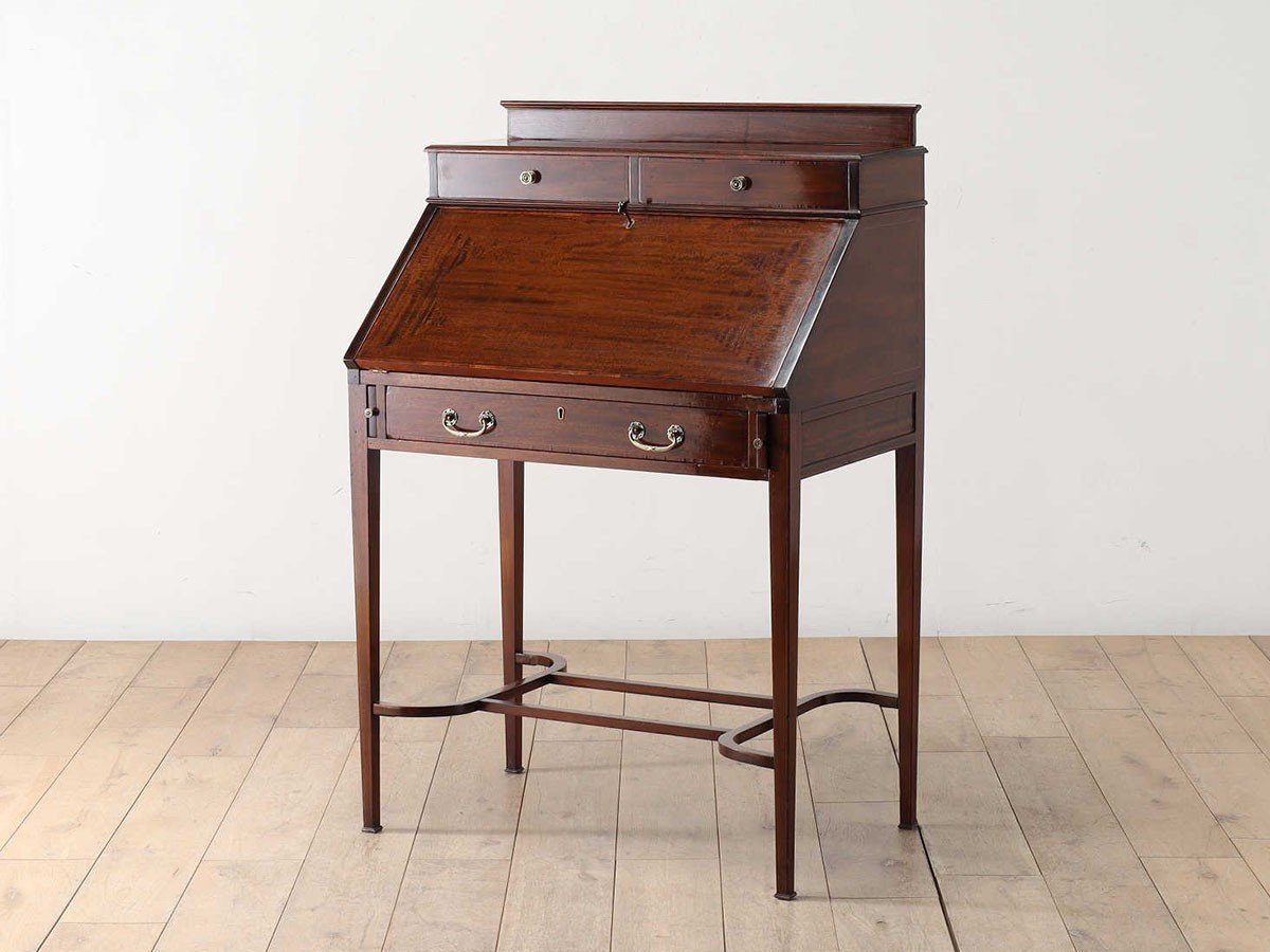 【ロイズ アンティークス/Lloyd's Antiques / GOODS】のReal Antique Maple&Co Bureau / 英国アンティーク家具 メイプル アンド コー ビューロー 人気、トレンドファッション・服の通販 founy(ファニー) 　おすすめ　Recommend　アンティーク　Antique　エレガント 上品　Elegant　シンプル　Simple　デスク　Desk　ホーム・キャンプ・アウトドア・お取り寄せ　Home,Garden,Outdoor,Camping Gear　家具・インテリア　Furniture　その他 インテリア雑貨、家具　Furniture, Interior, Others　 other-1|ID: prp329100004378367 ipo3291000000030593114