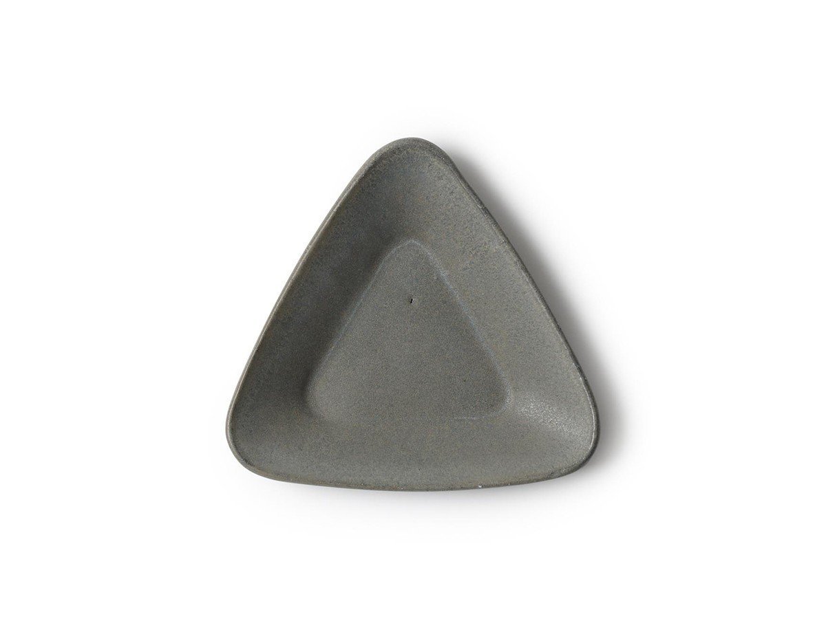 【サードセラミックス/3RD CERAMICS / GOODS】のOTSUMAMIZARA Triangle / おつまみ皿 トライアングル インテリア・キッズ・メンズ・レディースファッション・服の通販 founy(ファニー) 　アクセサリー　Accessories　テーブル　Table　トライアングル　Triangle　ハーフ　Half　プレート　Plate　皿　Dish　チャコール|ID: prp329100004389288 ipo3291000000030683844