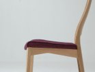 【日進木工/NISSHIN MOKKOU / GOODS】のCARVE High-back Chair / カーヴ ハイバックチェア 座板の取り付け位置を前後にずらすことにより、奥行きを2段階に調整でき、体格差による座り心地の変化に対|ID:prp329100004419027