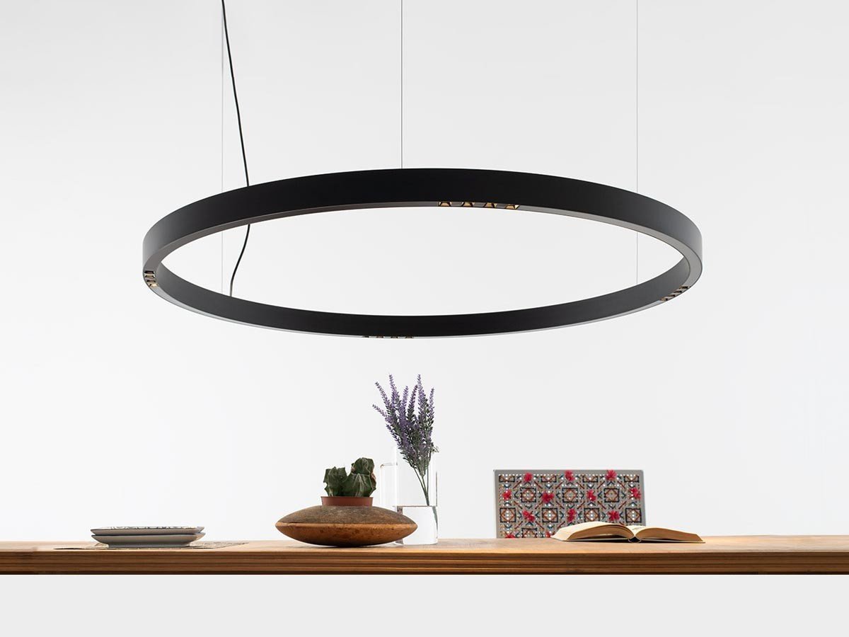 【アルテミデ/Artemide / GOODS】のA.24 Stand-alone Circular / A.24 スタンドアロン サーキュラー インテリア・キッズ・メンズ・レディースファッション・服の通販 founy(ファニー) 　送料無料　Free Shipping　パフォーマンス　Performance　フォルム　Form　ホーム・キャンプ・アウトドア・お取り寄せ　Home,Garden,Outdoor,Camping Gear　家具・インテリア　Furniture　ライト・照明　Lighting & Light Fixtures　ペンダントライト　Pendant Light　タイプ:シャーピングエミッション、ブラック、サイズ:直径112.2cm|ID: prp329100004419066 ipo3291000000030852195