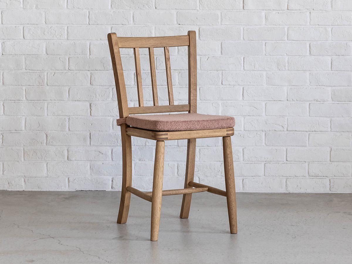 【イージーライフ/Easy Life / GOODS】のPENNE CHAIR / ペンネ チェア インテリア・キッズ・メンズ・レディースファッション・服の通販 founy(ファニー) 　アンティーク　Antique-Inspired　コンパクト　Compact, Small Size　シンプル　Simple, Minimal　デスク　Desk, Work Desk　フォルム　Silhouette, Form　モチーフ　Motif, Design Theme　ホーム・キャンプ・アウトドア・お取り寄せ　Home Living / Home & Lifestyle / Camping Gear / Outdoor Camping　家具・インテリア　Home Furniture & Interior. Stylish & Functional Living Spaces　チェア・椅子　Seating & Chairs　ダイニングチェア・木製チェア　Dining Chairs　別売りの「専用座布団」と組み合せたイメージ|ID: prp329100004454964 ipo3291000000033974463