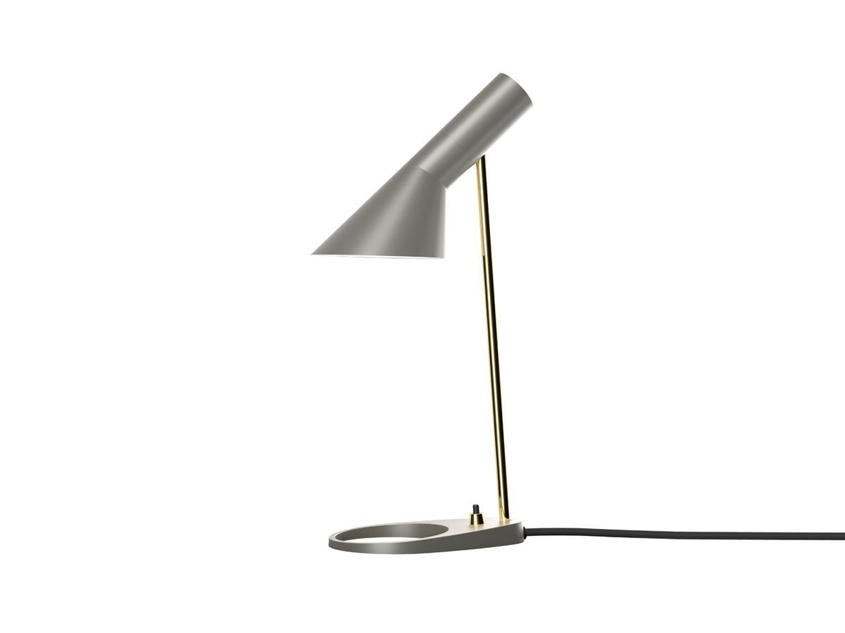【ルイスポールセン/Louis Poulsen / GOODS】のAJ Mini Table / AJ ミニ テーブル 真鍮ポリッシュ インテリア・キッズ・メンズ・レディースファッション・服の通販 founy(ファニー) 　テーブル　Table　フォルム　Form　フレーム　Flame　送料無料　Free Shipping　ホーム・キャンプ・アウトドア・お取り寄せ　Home,Garden,Outdoor,Camping Gear　家具・インテリア　Furniture　ライト・照明　Lighting & Light Fixtures　真鍮 / ウォーム・グレー|ID: prp329100004516329 ipo3291000000031916342