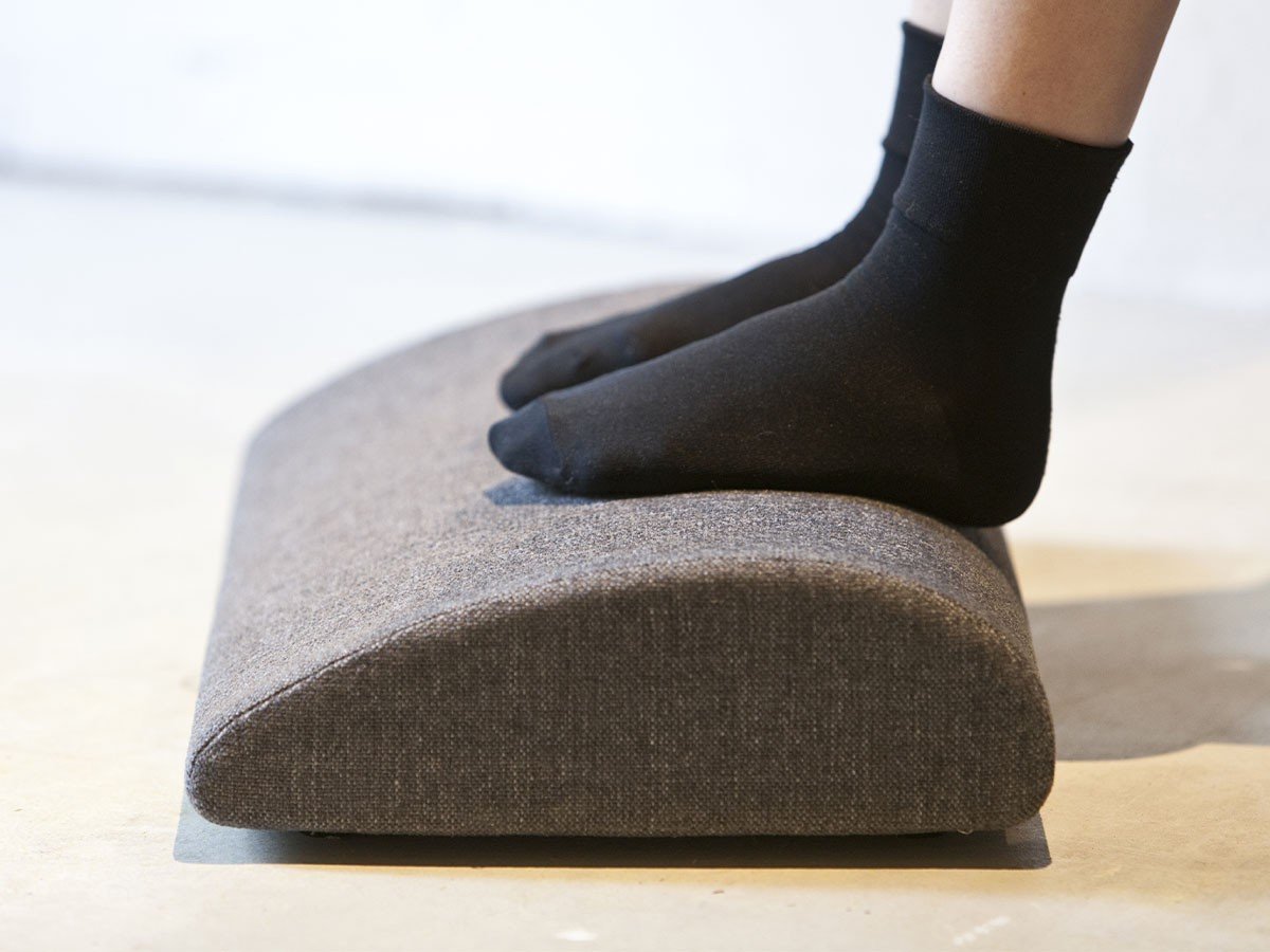 【ボーダレス/BORDERLESS / GOODS】のFOOT CUSHION / フットクッション インテリア・キッズ・メンズ・レディースファッション・服の通販 founy(ファニー) 　アクセサリー　Accessories　クッション　Cushion　デスク　Desk　リラックス　Relax　ワーク　Work　送料無料　Free Shipping　おすすめ　Recommend　ホーム・キャンプ・アウトドア・お取り寄せ　Home,Garden,Outdoor,Camping Gear　家具・インテリア　Furniture　その他 インテリア雑貨、家具　Furniture, Interior, Others　前後で高さが異なるため、姿勢に合わせてお使いいただけます。|ID: prp329100004532500 ipo3291000000032038284