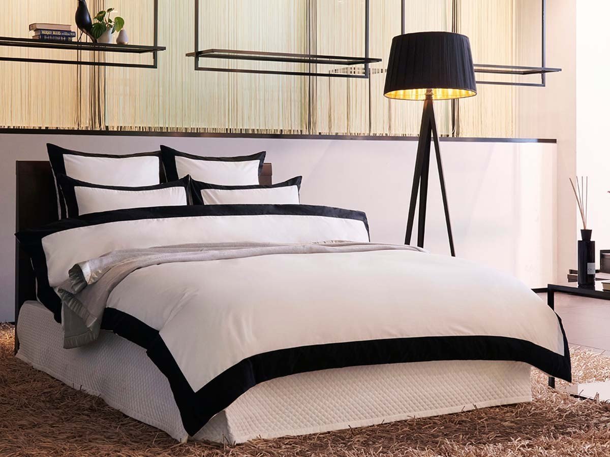 【ホテルライクインテリア/HOTEL LIKE INTERIOR / GOODS】の500TC Bicolore / 500TC ビコロール クッションカバー ユーロ インテリア・キッズ・メンズ・レディースファッション・服の通販 founy(ファニー) 　クッション　Cushion　シルク　Silk　なめらか　Smooth　リネン　Linen　エレガント 上品　Elegant　ホーム・キャンプ・アウトドア・お取り寄せ　Home,Garden,Outdoor,Camping Gear　家具・インテリア　Home Furniture & Interior. Stylish & Functional Living Spaces　その他 インテリア雑貨、家具　Furniture, Interior, Others　ブラック|ID: prp329100004559228 ipo3291000000032233908