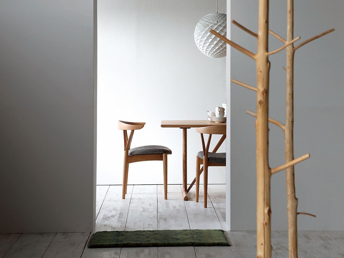 【日進木工/NISSHIN MOKKOU / GOODS】のSCOP Peace Chair / スコップ ピースチェア ハイタイプ インテリア・キッズ・メンズ・レディースファッション・服の通販 founy(ファニー) モチーフ Motif, Design Theme 送料無料 Free Shipping ホーム・キャンプ・アウトドア・お取り寄せ Home Living / Home & Lifestyle / Camping Gear / Outdoor Camping 家具・インテリア Home Furniture & Interior. Stylish & Functional Living Spaces チェア・椅子 Seating & Chairs ダイニングチェア・木製チェア Dining Chairs 参考イメージ|ID: prp329100004568780 ipo3291000000034474415