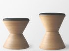 【ブナコ/BUNACO / GOODS】のEntrance Stool / エントランススツール IB-S615 (本体:ライトブラウン / 座:黒本革) 左:本商品、右:サイズ違いの「スツール」|ID:prp329100004571765