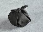【雨/Ame / GOODS】の花香合 - hanakougo - / 花香合 愁風 茶器を保護するウコン布のように墨色の綿布で包み、特製の桐箱に収めています。|ID: prp329100004586703 ipo3291000000032525023