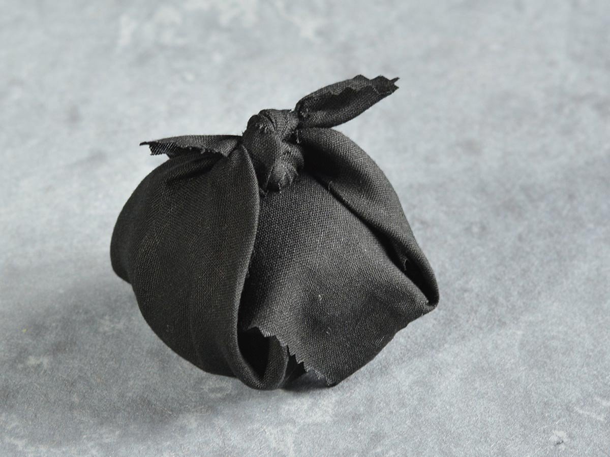 【雨/Ame / GOODS】の花香合 - hanakougo - / 花香合 爽風 インテリア・キッズ・メンズ・レディースファッション・服の通販 founy(ファニー) 　送料無料　Free Shipping　オイル　Oil　ホーム・キャンプ・アウトドア・お取り寄せ　Home,Garden,Outdoor,Camping Gear　家具・インテリア　Home Furniture & Interior. Stylish & Functional Living Spaces　その他 インテリア雑貨、家具　Furniture, Interior, Others　茶器を保護するウコン布のように墨色の綿布で包み、特製の桐箱に収めています。|ID: prp329100004586706 ipo3291000000032525054