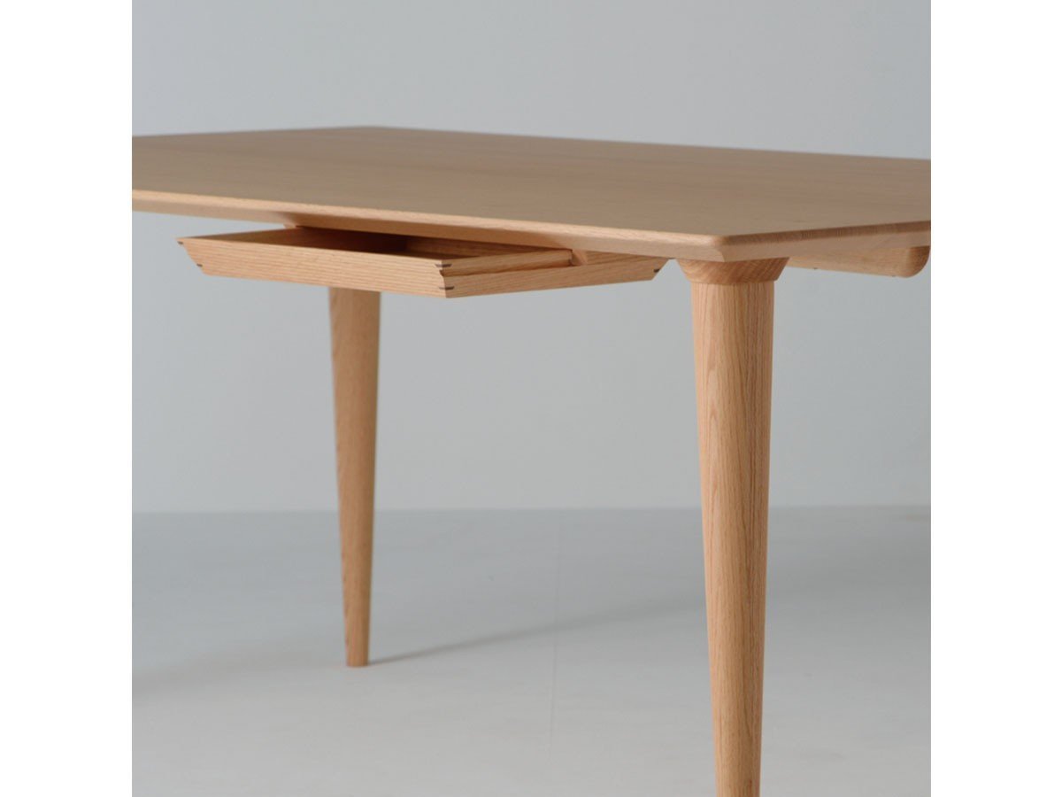【日進木工/NISSHIN MOKKOU / GOODS】のGROW Dining Table / グロウ トレー付ダイニングテーブル インテリア・キッズ・メンズ・レディースファッション・服の通販 founy(ファニー) 　カラフル　Colorful　シンプル　Simple　スリム　Slim　テーブル　Table　ホーム・キャンプ・アウトドア・お取り寄せ　Home,Garden,Outdoor,Camping Gear　家具・インテリア　Home Furniture & Interior. Stylish & Functional Living Spaces　テーブル　Table　ダイニングテーブル　Dining Table　付属トレーは天板下に引出しとして収納できます。|ID: prp329100004599501 ipo3291000000032696172