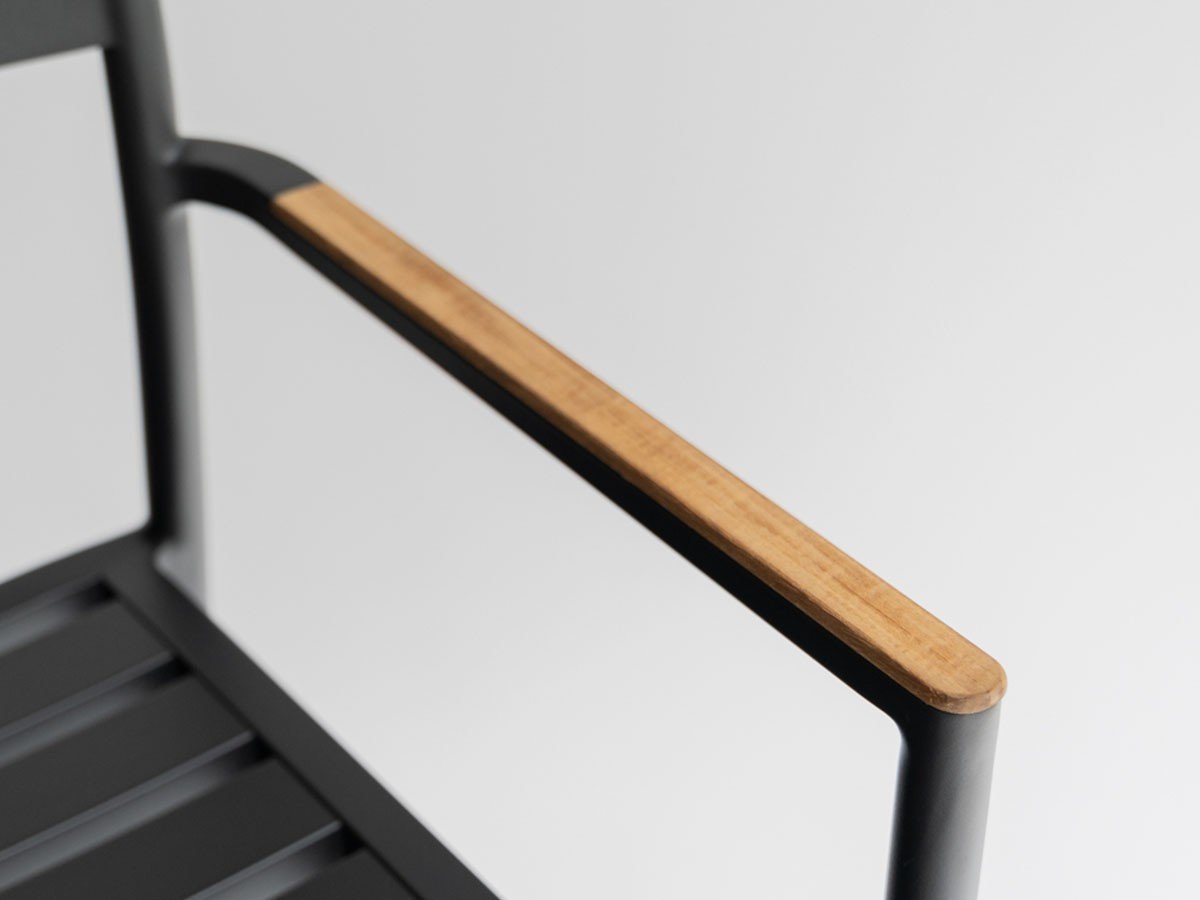 【イカサ/IKASAS / GOODS】のKAIS ARM CHAIR / カイス アームチェア インテリア・キッズ・メンズ・レディースファッション・服の通販 founy(ファニー) 　ガーデン　Garden, Gardening　クッション　Cushion, Throw Pillow　シンプル　Simple, Minimal　送料無料　Free Shipping　アームにはチーク材を使用しているため、木の経年変化が楽しめます。|ID: prp329100004602927 ipo3291000000032733666