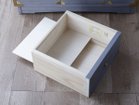 【吉野民藝/yoshino mingei / GOODS】の吉野プレミアム 80 階段タンス / 吉野プレミアム 80 階段タンス 中段の引き出しには、底板を引き出せる仕掛けがあります。|ID:prp329100004620317