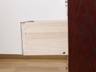 【吉野民藝/yoshino mingei / GOODS】の吉野プレミアム 80 キャビネット / 吉野プレミアム 80 キャビネット 下段の引出しを取り、キャビネット内部にあるロックを外すことで、上の引き出しを開けることができます。|ID:prp329100004620319