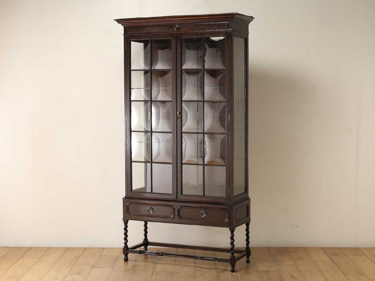 【ロイズ アンティークス/Lloyd's Antiques / GOODS】のReal Antique Bubble Glass Display Cabinet / 英国アンティーク家具 バブルグラス ディスプレイキャビネット インテリア・キッズ・メンズ・レディースファッション・服の通販 founy(ファニー) 　アンティーク　Antique-Inspired　グラス　Glass, Eyewear　コレクション　Collection, Seasonal Line　ホーム・キャンプ・アウトドア・お取り寄せ　Home Living / Home & Lifestyle / Camping Gear / Outdoor Camping　家具・インテリア　Home Furniture & Interior. Stylish & Functional Living Spaces　収納家具・キャビネット　Storage Furniture　収納キャビネット・扉付き棚　Cabinet / Storage Cabinet　-|ID: prp329100004630234 ipo3291000000033301380