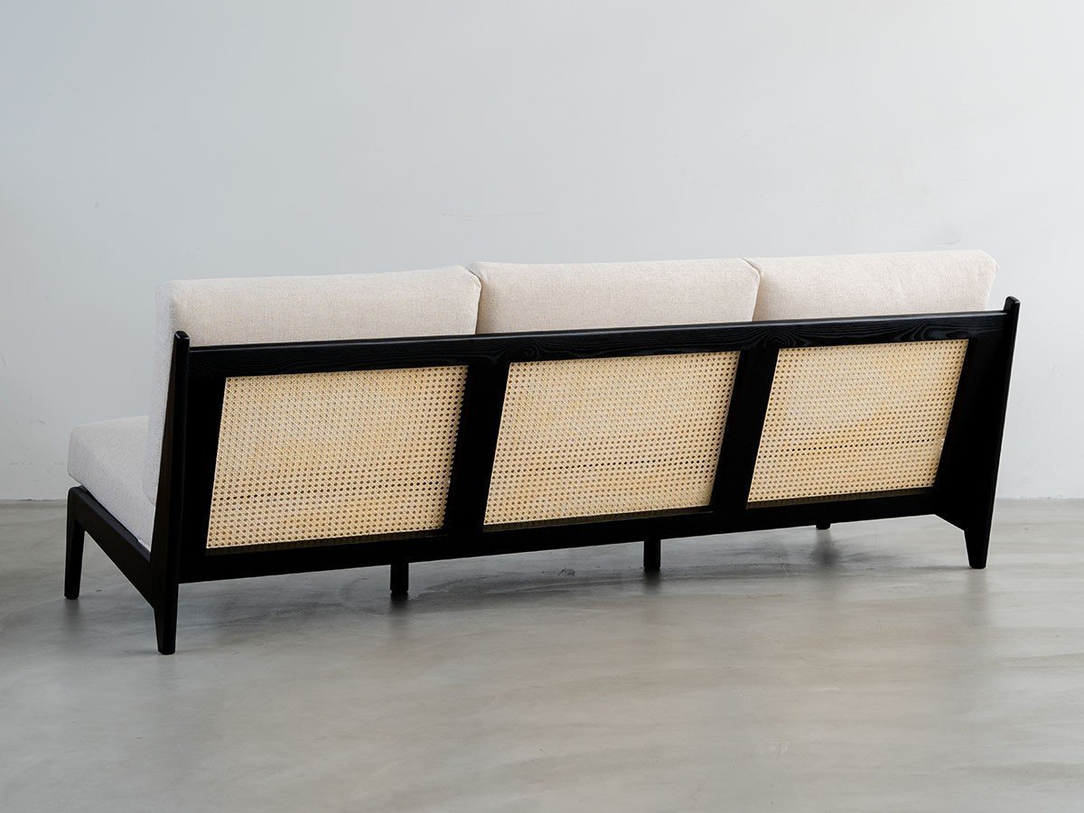 【ノーウェアライクホーム/NOWHERE LIKE HOME / GOODS】のCOLLATE Sofa / コレイト 3人掛けソファ インテリア・キッズ・メンズ・レディースファッション・服の通販 founy(ファニー) 　クッション　Cushion, Throw Pillow　ファブリック　Fabric, Textile　フェザー　Feather, Feather Detail　フォーム　Form　フレーム　Frame, Outline　ラタン　Rattan, Woven Rattan　エレガント 上品　Elegant　ホーム・キャンプ・アウトドア・お取り寄せ　Home Living / Home & Lifestyle / Camping Gear / Outdoor Camping　家具・インテリア　Home Furniture & Interior. Stylish & Functional Living Spaces　ソファー　Couches & Sofas　フレームブラック|ID: prp329100004630969 ipo3291000000033315400