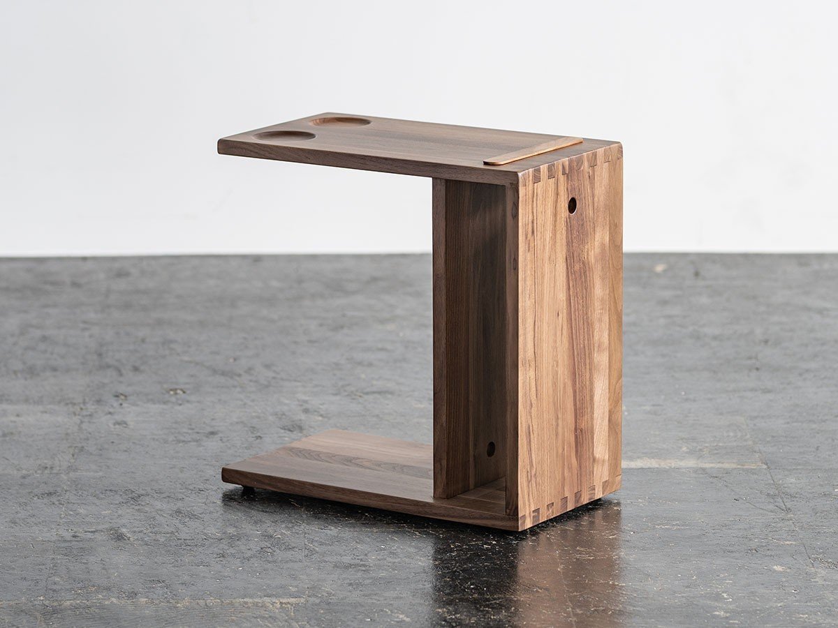 【ノーウェアライクホーム/NOWHERE LIKE HOME / GOODS】のTRAVIS Side Table / トラビス サイドテーブル インテリア・キッズ・メンズ・レディースファッション・服の通販 founy(ファニー) 　送料無料　Free Shipping　スマート　Smart, Elegant　テーブル　Table, Dining Table　ホーム・キャンプ・アウトドア・お取り寄せ　Home Living / Home & Lifestyle / Camping Gear / Outdoor Camping　家具・インテリア　Home Furniture & Interior. Stylish & Functional Living Spaces　テーブル　Dining, Coffee & Side Tables　サイドテーブル・ナイトテーブル　Side & End Tables　ウッド:ウォールナット|ID: prp329100004630972 ipo3291000000033315451