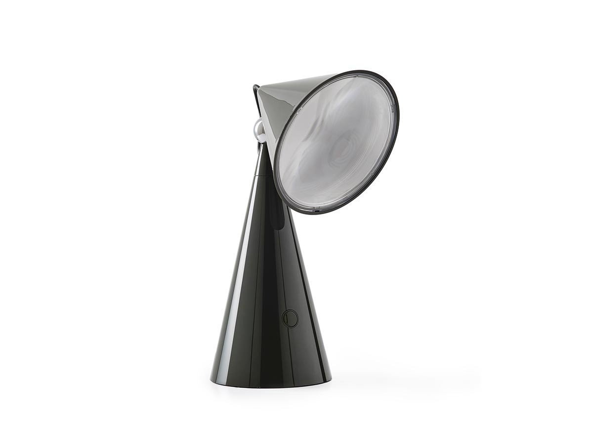 【トム ディクソン/Tom Dixon / GOODS】のPose Portable / ポーズ ポータブル インテリア・キッズ・メンズ・レディースファッション・服の通販 founy(ファニー) 　送料無料　Free Shipping　クラシック　Classic, Timeless Style　デスク　Desk, Work Desk　フォルム　Silhouette, Form　ホーム・キャンプ・アウトドア・お取り寄せ　Home Living / Home & Lifestyle / Camping Gear / Outdoor Camping　家具・インテリア　Home Furniture & Interior. Stylish & Functional Living Spaces　ライト・照明　Lamps & Lighting Fixtures　デスクライト・卓上照明　Desk Lamp / Table Lamp / Study Light　ケルプ|ID: prp329100004641708 ipo3291000000033475447