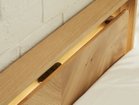 【インルーム/InRoom / GOODS】のKATRINA BED / カトリナ ベッドフレーム ヘッドボード中央には2口コンセント、右側にはLEDライトのスイッチが設けられています。|ID:prp329100004649233