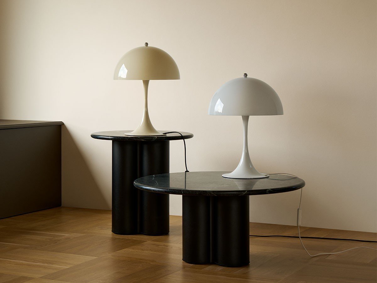 【ルイスポールセン/Louis Poulsen / GOODS】のPanthella 320 Table Lamp V2 / パンテラ 320 テーブルランプ V2 インテリア・キッズ・メンズ・レディースファッション・服の通販 founy(ファニー) 　送料無料　Free Shipping　アクリル　Acrylic Material　テーブル　Table, Dining Table　フォルム　Silhouette, Form　ホーム・キャンプ・アウトドア・お取り寄せ　Home Living / Home & Lifestyle / Camping Gear / Outdoor Camping　家具・インテリア　Home Furniture & Interior. Stylish & Functional Living Spaces　ライト・照明　Lamps & Lighting Fixtures　左:オパール・ベージュ、右:オパール・ホワイト|ID: prp329100004655258 ipo3291000000033668213