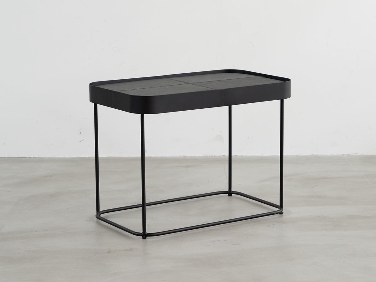 【ノーウェアライクホーム/NOWHERE LIKE HOME / GOODS】のFROM Side Table / フローム サイドテーブル 40 インテリア・キッズ・メンズ・レディースファッション・服の通販 founy(ファニー) 　送料無料　Free Shipping　テーブル　Table, Dining Table　リバーシブル　Reversible, Two-Sided　ホーム・キャンプ・アウトドア・お取り寄せ　Home Living / Home & Lifestyle / Camping Gear / Outdoor Camping　家具・インテリア　Home Furniture & Interior. Stylish & Functional Living Spaces　テーブル　Dining, Coffee & Side Tables　サイドテーブル・ナイトテーブル　Side & End Tables　ウォールナット × PVC ブラック(PVC面を上にした場合)|ID: prp329100004655280 ipo3291000000033668569