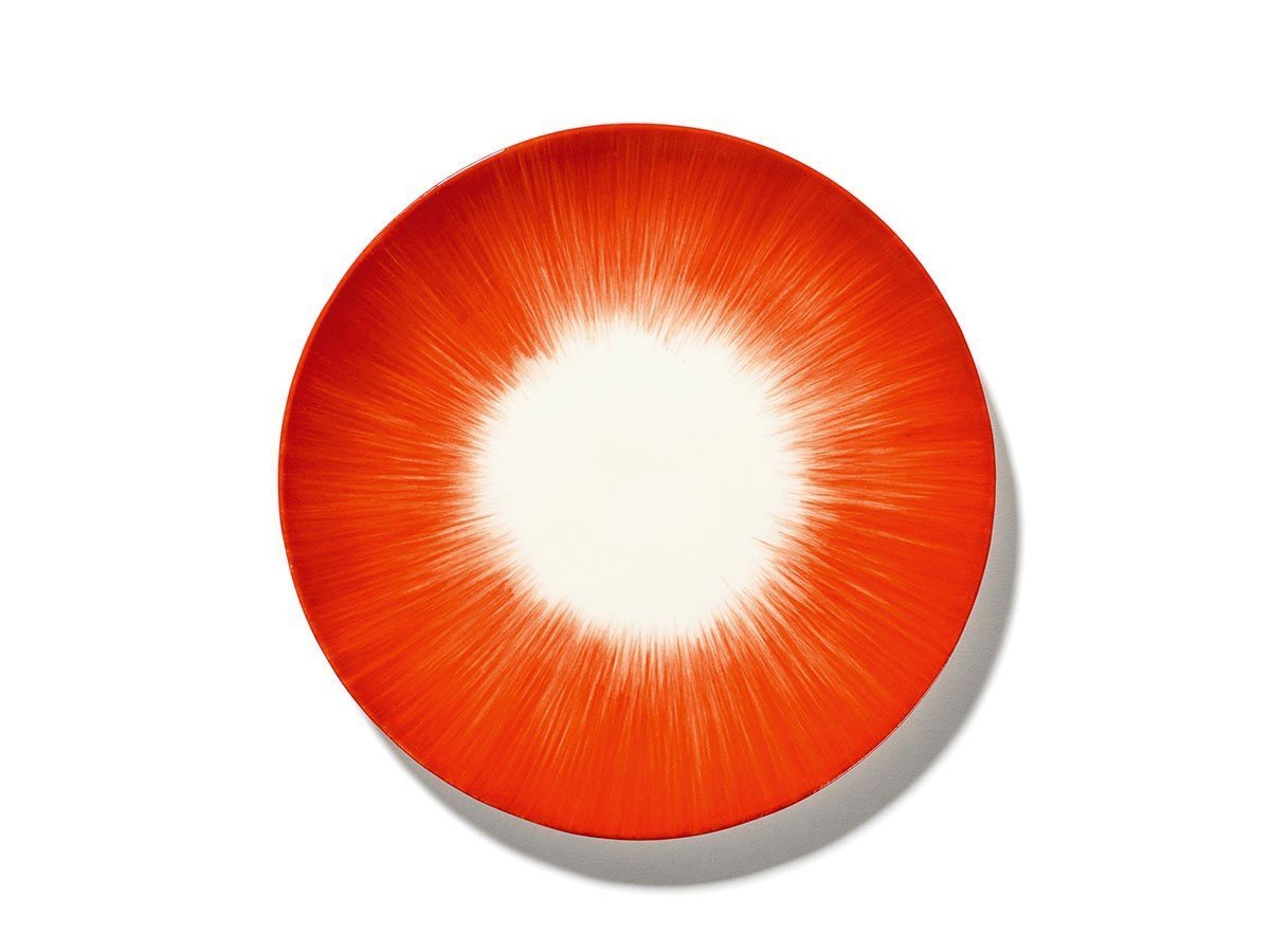 【セラックス/SERAX / GOODS】のDE by ANN DEMEULEMEESTER Plate 17.5cm White/Red Variation 5 / デー バイ アン・ドゥムルメステール プレート 17.5cm ホワイト/レッド バリエーション 5 人気、トレンドファッション・服の通販 founy(ファニー) グラデーション Gradient, Ombre テーブル Table, Dining Table プレート Plate, Dish 手描き Hand-Drawn, Illustrated 皿 Plate, Dish other-1|ID: prp329100004707026 ipo3291000000033996409