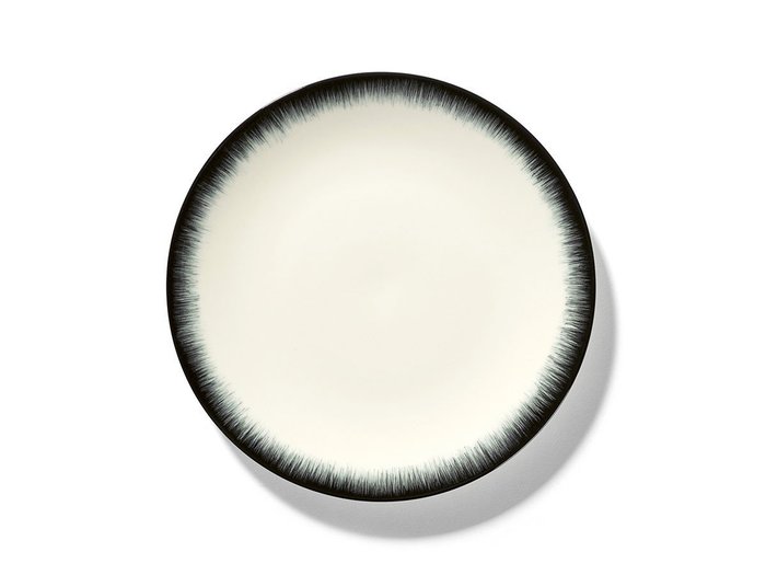 【セラックス/SERAX / GOODS】のDE by ANN DEMEULEMEESTER Plate 17.5cm White/Black Variation 3 / デー バイ アン・ドゥムルメステール プレート 17.5cm ホワイト/ブラック バリエーション 3 インテリア・キッズ・メンズ・レディースファッション・服の通販 founy(ファニー) https://founy.com/ グラデーション Gradient, Ombre テーブル Table, Dining Table プレート Plate, Dish 手描き Hand-Drawn, Illustrated 皿 Plate, Dish |ID: prp329100004707030 ipo3291000000033996419