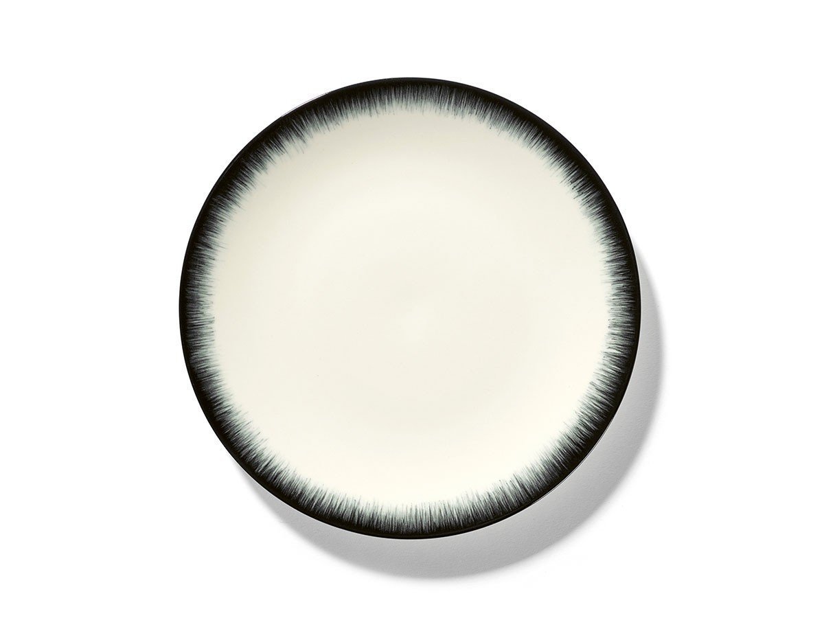 【セラックス/SERAX / GOODS】のDE by ANN DEMEULEMEESTER Plate 17.5cm White/Black Variation 3 / デー バイ アン・ドゥムルメステール プレート 17.5cm ホワイト/ブラック バリエーション 3 人気、トレンドファッション・服の通販 founy(ファニー) グラデーション Gradient, Ombre テーブル Table, Dining Table プレート Plate, Dish 手描き Hand-Drawn, Illustrated 皿 Plate, Dish other-1|ID: prp329100004707030 ipo3291000000033996419