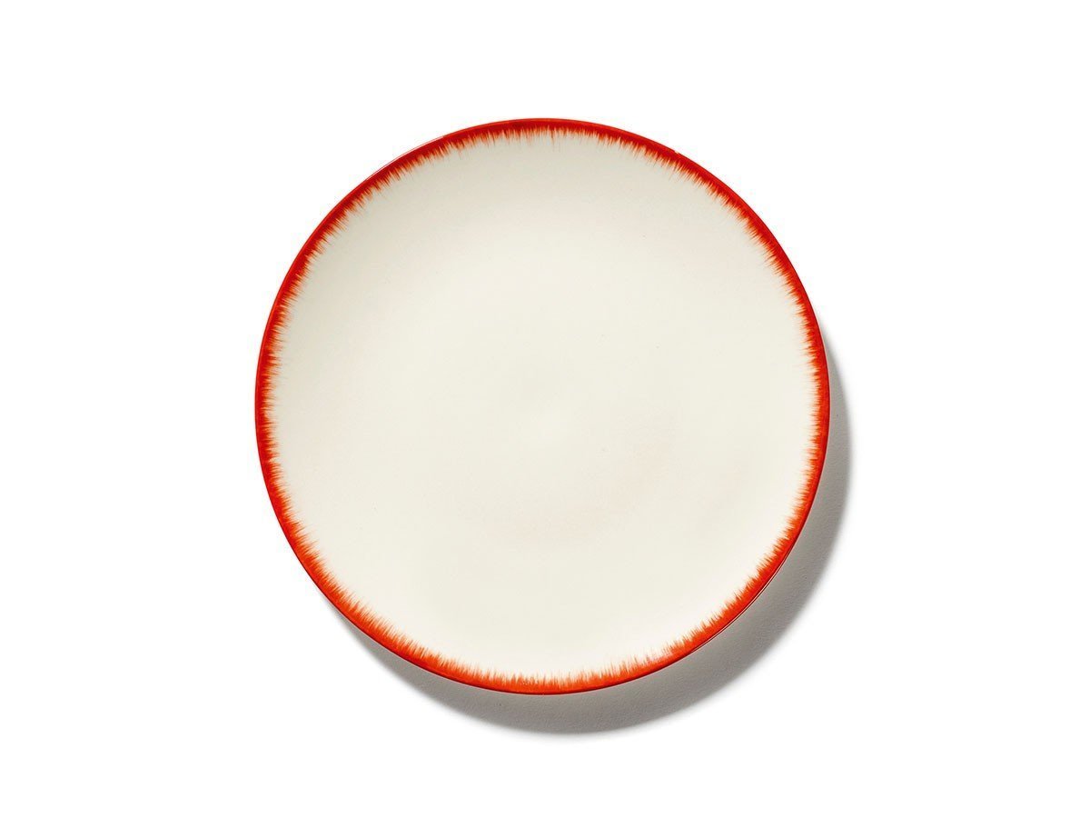 【セラックス/SERAX / GOODS】のDE by ANN DEMEULEMEESTER Plate 14cm White/Red Variation 2 / デー バイ アン・ドゥムルメステール プレート 14cm ホワイト/レッド バリエーション 2 インテリア・キッズ・メンズ・レディースファッション・服の通販 founy(ファニー) 　グラデーション　Gradient, Ombre　テーブル　Table, Dining Table　プレート　Plate, Dish　手描き　Hand-Drawn, Illustrated　皿　Plate, Dish　-|ID: prp329100004707032 ipo3291000000033996424