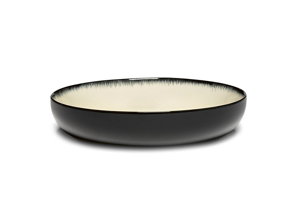 【セラックス/SERAX / GOODS】のDE by ANN DEMEULEMEESTER High Plate 18.5cm White/Black Variation D / デー バイ アン・ドゥムルメステール ハイプレート 18.5cm ホワイト/ブラック バリエーション D インテリア・キッズ・メンズ・レディースファッション・服の通販 founy(ファニー) 　グラデーション　Gradient, Ombre　テーブル　Table, Dining Table　プレート　Plate, Dish　手描き　Hand-Drawn, Illustrated　-|ID: prp329100004707038 ipo3291000000035328541