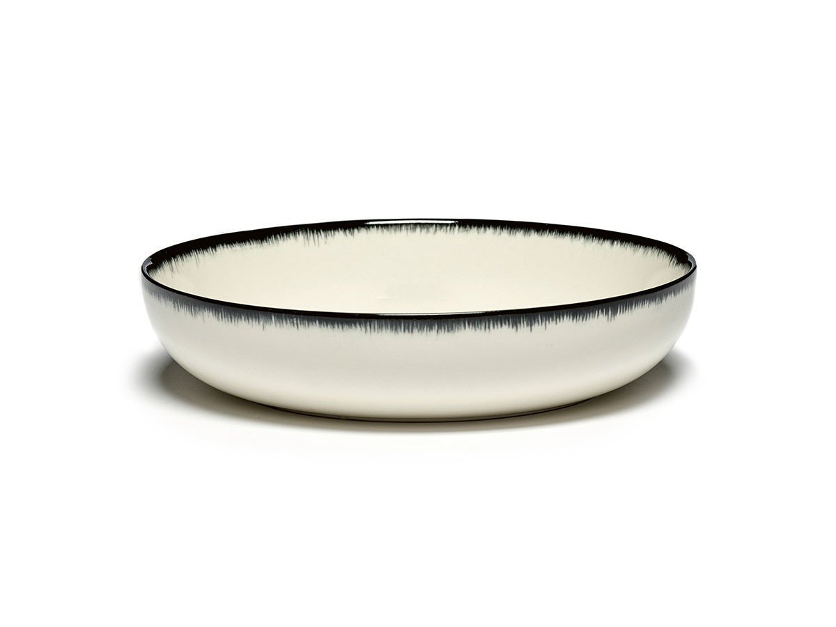 【セラックス/SERAX / GOODS】のDE by ANN DEMEULEMEESTER High Plate 18.5cm White/Black Variation A / デー バイ アン・ドゥムルメステール ハイプレート 18.5cm ホワイト/ブラック バリエーション A インテリア・キッズ・メンズ・レディースファッション・服の通販 founy(ファニー) 　グラデーション　Gradient, Ombre　テーブル　Table, Dining Table　プレート　Plate, Dish　手描き　Hand-Drawn, Illustrated　-|ID: prp329100004707039 ipo3291000000033996440