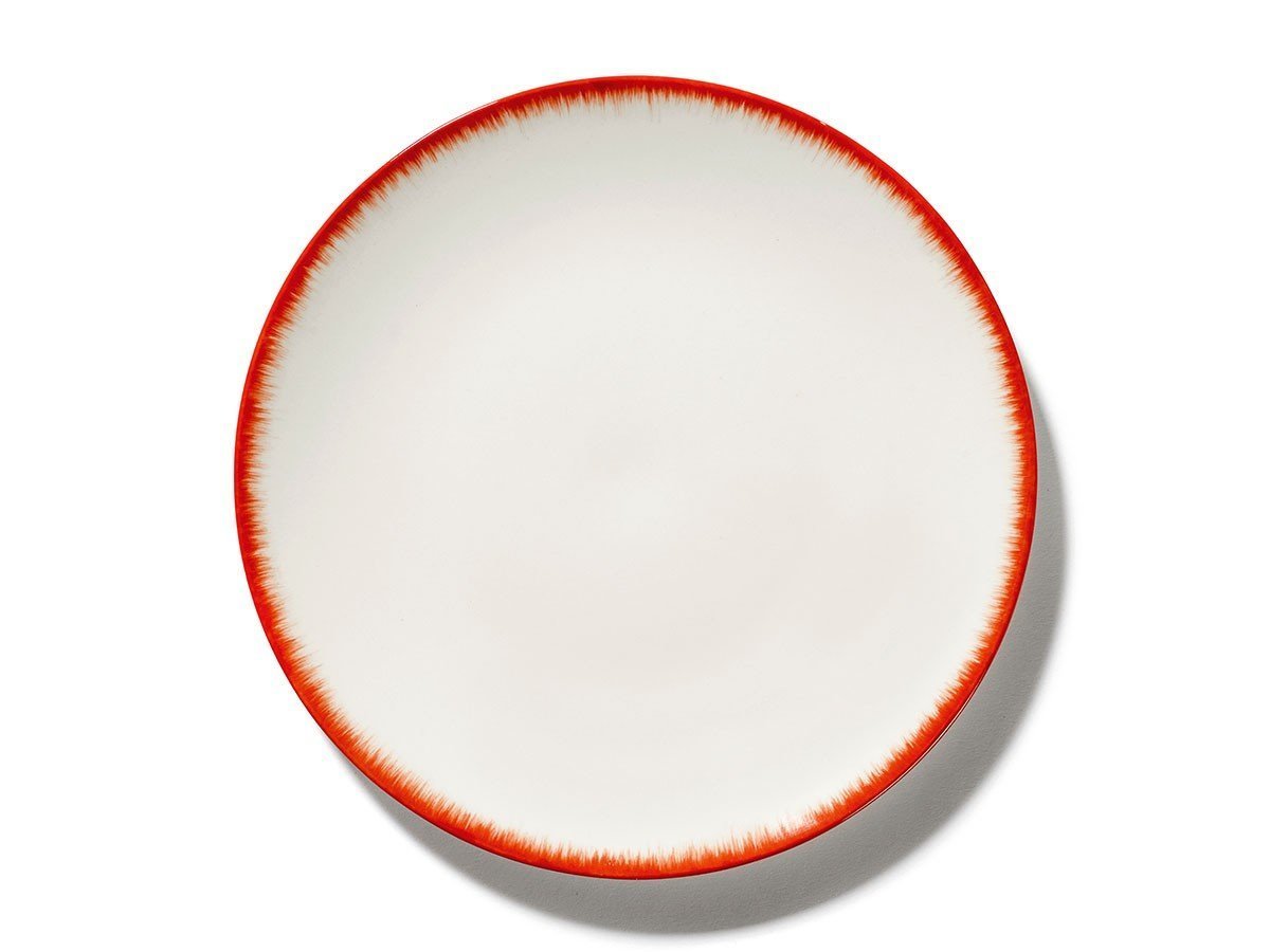 【セラックス/SERAX / GOODS】のDE by ANN DEMEULEMEESTER Plate 28cm White/Red Variation 2 / デー バイ アン・ドゥムルメステール プレート 28cm ホワイト/レッド バリエーション 2 インテリア・キッズ・メンズ・レディースファッション・服の通販 founy(ファニー) 　送料無料　Free Shipping　グラデーション　Gradient, Ombre　テーブル　Table, Dining Table　プレート　Plate, Dish　手描き　Hand-Drawn, Illustrated　皿　Plate, Dish　-|ID: prp329100004707044 ipo3291000000035328556