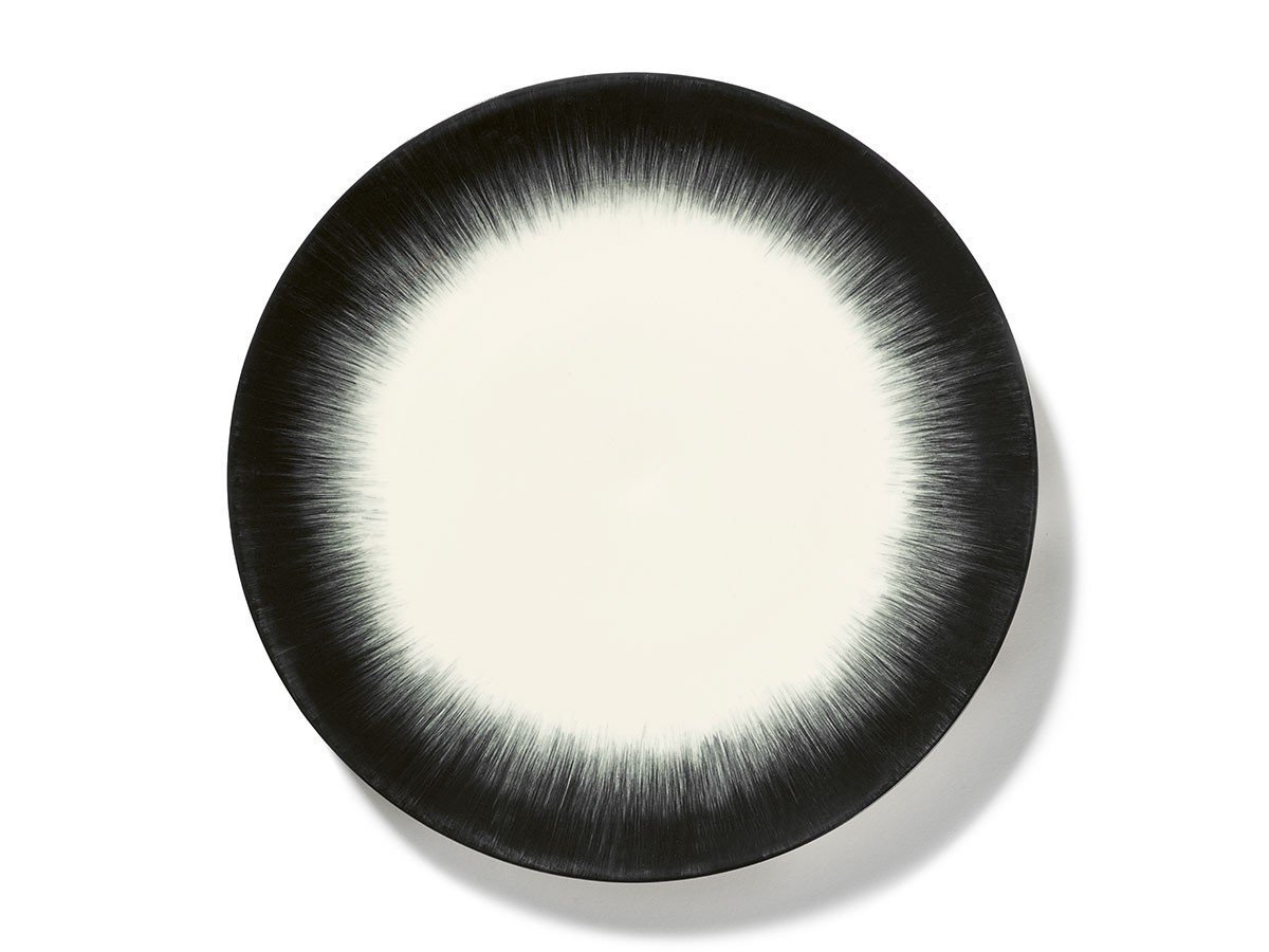 【セラックス/SERAX / GOODS】のDE by ANN DEMEULEMEESTER Plate 28cm White/Black Variation 5 / デー バイ アン・ドゥムルメステール プレート 28cm ホワイト/ブラック バリエーション 5 人気、トレンドファッション・服の通販 founy(ファニー) 送料無料 Free Shipping グラデーション Gradient, Ombre テーブル Table, Dining Table プレート Plate, Dish 手描き Hand-Drawn, Illustrated 皿 Plate, Dish other-1|ID: prp329100004707045 ipo3291000000033996452
