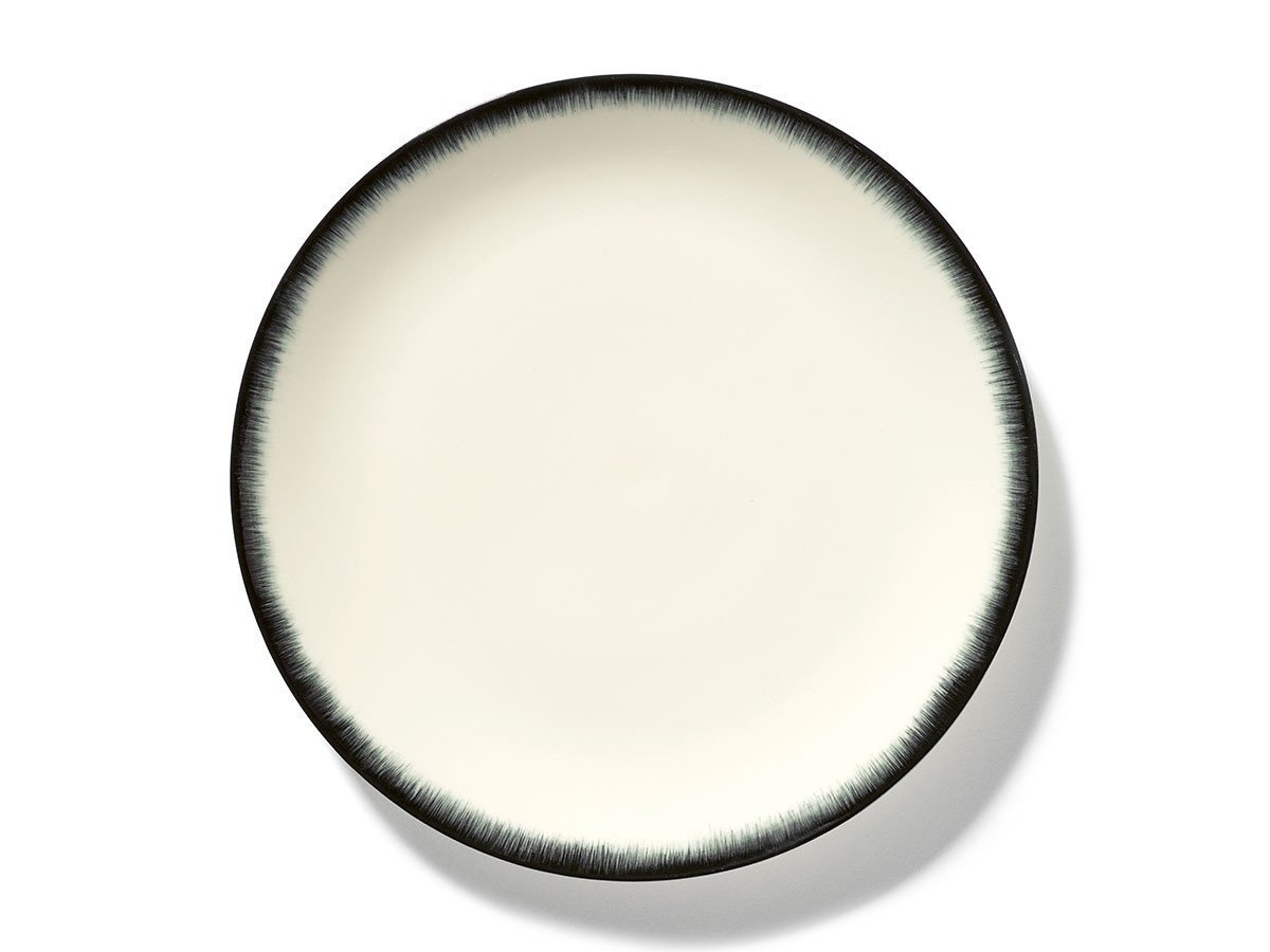 【セラックス/SERAX / GOODS】のDE by ANN DEMEULEMEESTER Plate 28cm White/Black Variation 3 / デー バイ アン・ドゥムルメステール プレート 28cm ホワイト/ブラック バリエーション 3 インテリア・キッズ・メンズ・レディースファッション・服の通販 founy(ファニー) 送料無料 Free Shipping グラデーション Gradient, Ombre テーブル Table, Dining Table プレート Plate, Dish 手描き Hand-Drawn, Illustrated 皿 Plate, Dish -|ID: prp329100004707046 ipo3291000000033996455