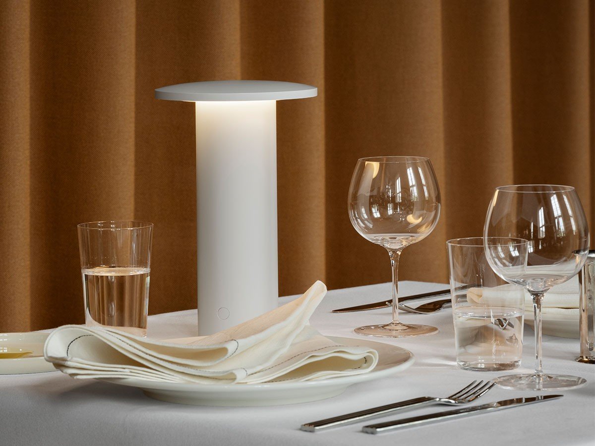 【フリッツ ハンセン/FRITZ HANSEN / GOODS】のSOLAE / ソラエ インテリア・キッズ・メンズ・レディースファッション・服の通販 founy(ファニー) 　送料無料　Free Shipping　テーブル　Table, Dining Table　フォルム　Silhouette, Form　ホーム・キャンプ・アウトドア・お取り寄せ　Home Living / Home & Lifestyle / Camping Gear / Outdoor Camping　家具・インテリア　Home Furniture & Interior. Stylish & Functional Living Spaces　ライト・照明　Lamps & Lighting Fixtures　ホワイト(塗装仕上)|ID: prp329100004718249 ipo3291000000034092780