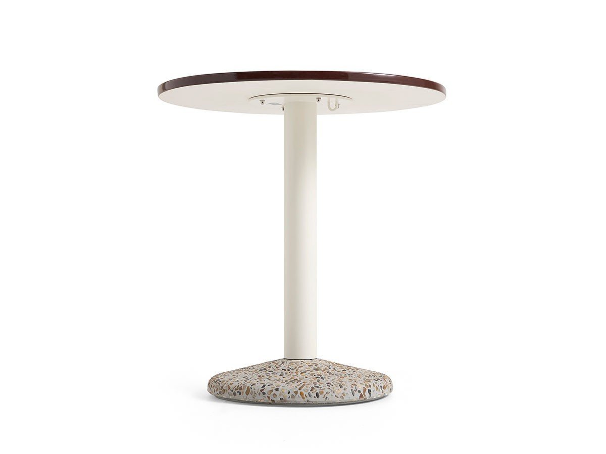 【ヘイ/HAY / GOODS】のCERAMIC TABLE / セラミック テーブル 直径70cm インテリア・キッズ・メンズ・レディースファッション・服の通販 founy(ファニー) 　アウトドア　Outdoor Clothing　エレガント 上品　Elegant　シンプル　Simple, Minimal　テーブル　Table, Dining Table　なめらか　Smooth, Silky Texture　フォルム　Silhouette, Form　ラウンド　Round, Round Neck　ホーム・キャンプ・アウトドア・お取り寄せ　Home Living / Home & Lifestyle / Camping Gear / Outdoor Camping　家具・インテリア　Home Furniture & Interior. Stylish & Functional Living Spaces　テーブル　Dining, Coffee & Side Tables　カフェテーブル・丸型テーブル　Cafe & Bistro Tables　テーブル天板の下にはフックが設けられており、ワイヤーを使って複数のテーブルを連結することもできます。|ID: prp329100004736010 ipo3291000000034210925
