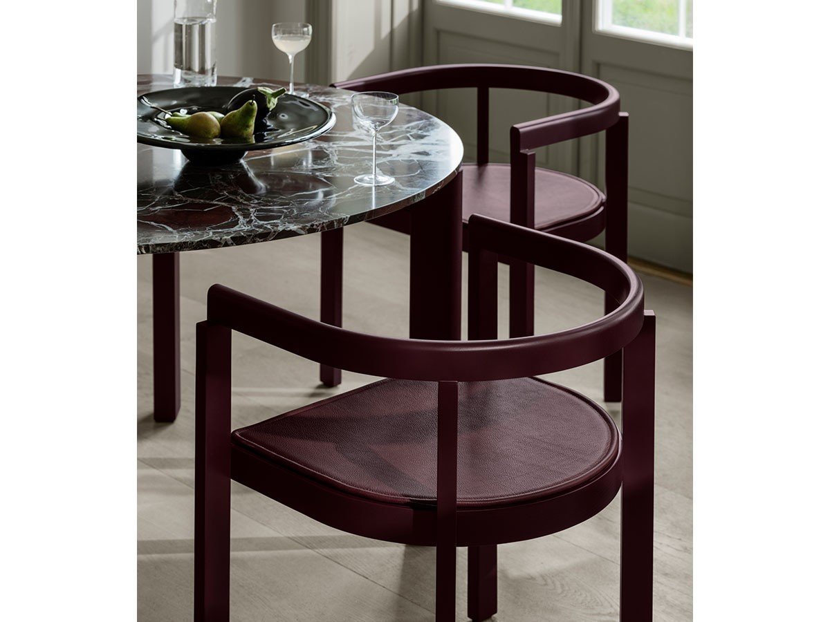 【フリッツ ハンセン/FRITZ HANSEN / GOODS】のAFTER / アフター アームチェア インテリア・キッズ・メンズ・レディースファッション・服の通販 founy(ファニー) 　エレガント 上品　Elegant　フォルム　Silhouette, Form　送料無料　Free Shipping　ホーム・キャンプ・アウトドア・お取り寄せ　Home Living / Home & Lifestyle / Camping Gear / Outdoor Camping　家具・インテリア　Home Furniture & Interior. Stylish & Functional Living Spaces　チェア・椅子　Seating & Chairs　ダイニングチェア・木製チェア　Dining Chairs　ホーム・キャンプ・アウトドア・お取り寄せ　Home Living / Home & Lifestyle / Camping Gear / Outdoor Camping　家具・インテリア　Home Furniture & Interior. Stylish & Functional Living Spaces　チェア・椅子　Seating & Chairs　アームチェア・アクセントチェア　Armchairs & Accent Chairs　シートクッション:スペクトラムレザー ブラックベリー|ID: prp329100004744680 ipo3291000000034295609