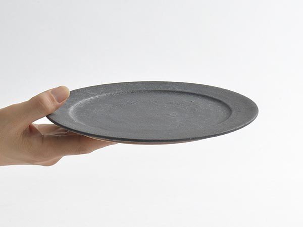 【ミシンポタリークリエーション/MISHIM POTTERY CREATION / GOODS】のfractal cake plate + stand / フラクタル ケーキプレート + スタンド(スス) インテリア・キッズ・メンズ・レディースファッション・服の通販 founy(ファニー) クラシカル Classical, Vintage-Inspired コレクション Collection, Seasonal Line シェイプ Shape, Slim Fit シンプル Simple, Minimal スタンド Stand Collar, Upright Stand センター Center, Center Line 皿 Plate, Dish テーブル Table, Dining Table プレート Plate, Dish 色の出方や濃さは1点ずつ異なります。鉄の成分がどの程度出るかによって、マットな黒であったり赤茶色がか|ID: prp329100004764950 ipo3291000000034496645