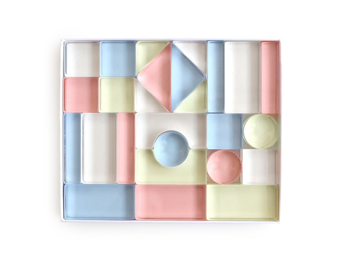 【フライミープティ/FLYMEe petit / GOODS】のLumiere Cubes / ルミエール キューブ アクリル積み木 26ピース 人気、トレンドファッション・服の通販 founy(ファニー) アクリル Acrylic Material テーブル Table, Dining Table なめらか Smooth, Silky Texture バランス Balance, Style Balance ベビー Baby, Babywear 送料無料 Free Shipping ギフト プレゼント Gift / Present ホーム・キャンプ・アウトドア・お取り寄せ Home Living / Home & Lifestyle / Camping Gear / Outdoor Camping 家具・インテリア Home Furniture & Interior. Stylish & Functional Living Spaces キッズ家具 Children's Furniture & Storage other-1|ID: prp329100004768444 ipo3291000000034536897