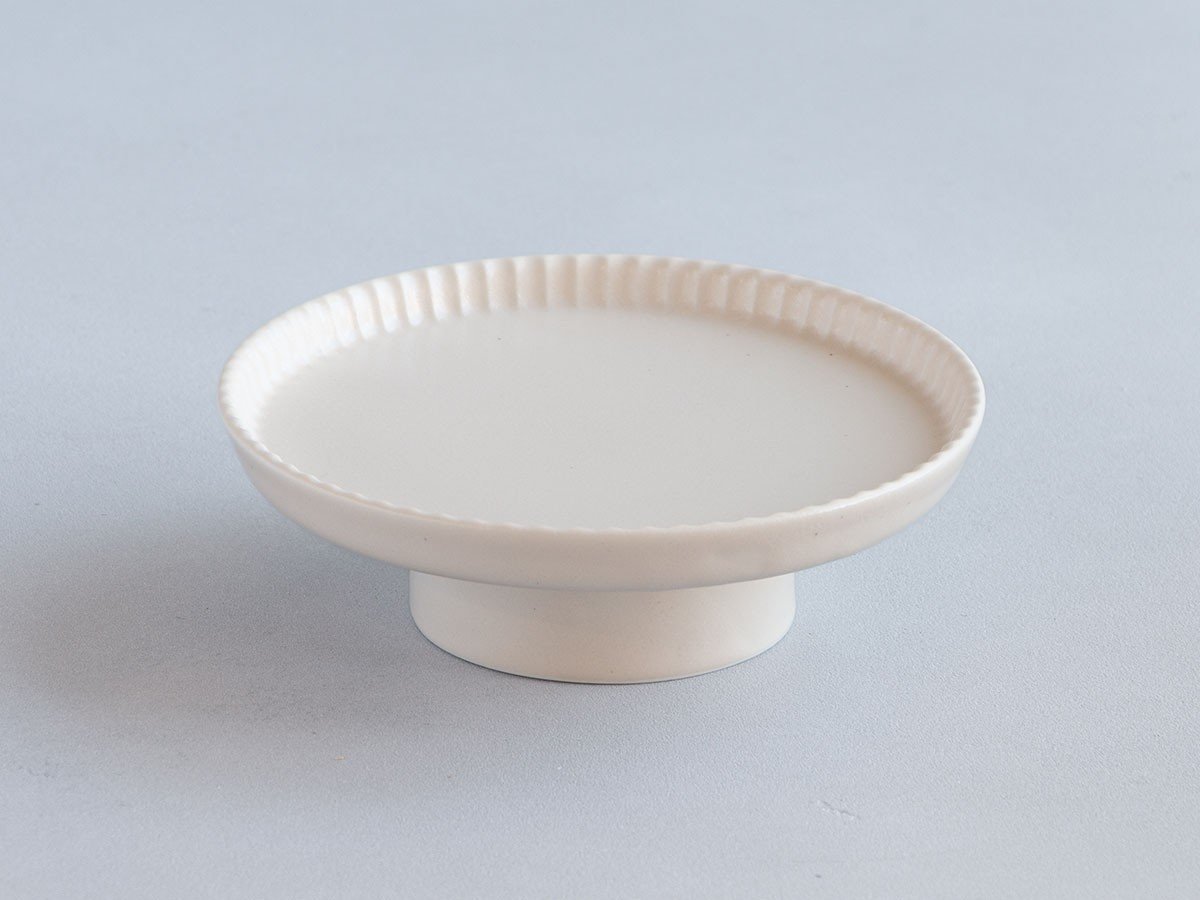 【キキメ/KIKIME / GOODS】のkoudai / コウダイ プレートL インテリア・キッズ・メンズ・レディースファッション・服の通販 founy(ファニー) コンパクト Compact, Small Size スタンド Stand Collar, Upright Stand 皿 Plate, Dish テーブル Table, Dining Table なめらか Smooth, Silky Texture プレート Plate, Dish モダン Modern, Contemporary エレガント 上品 Elegant ホワイト|ID: prp329100004768455 ipo3291000000034536999